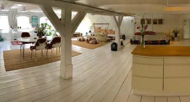 A Charming And Beautiful Oasis In The Heart Of Copenhagen contacts